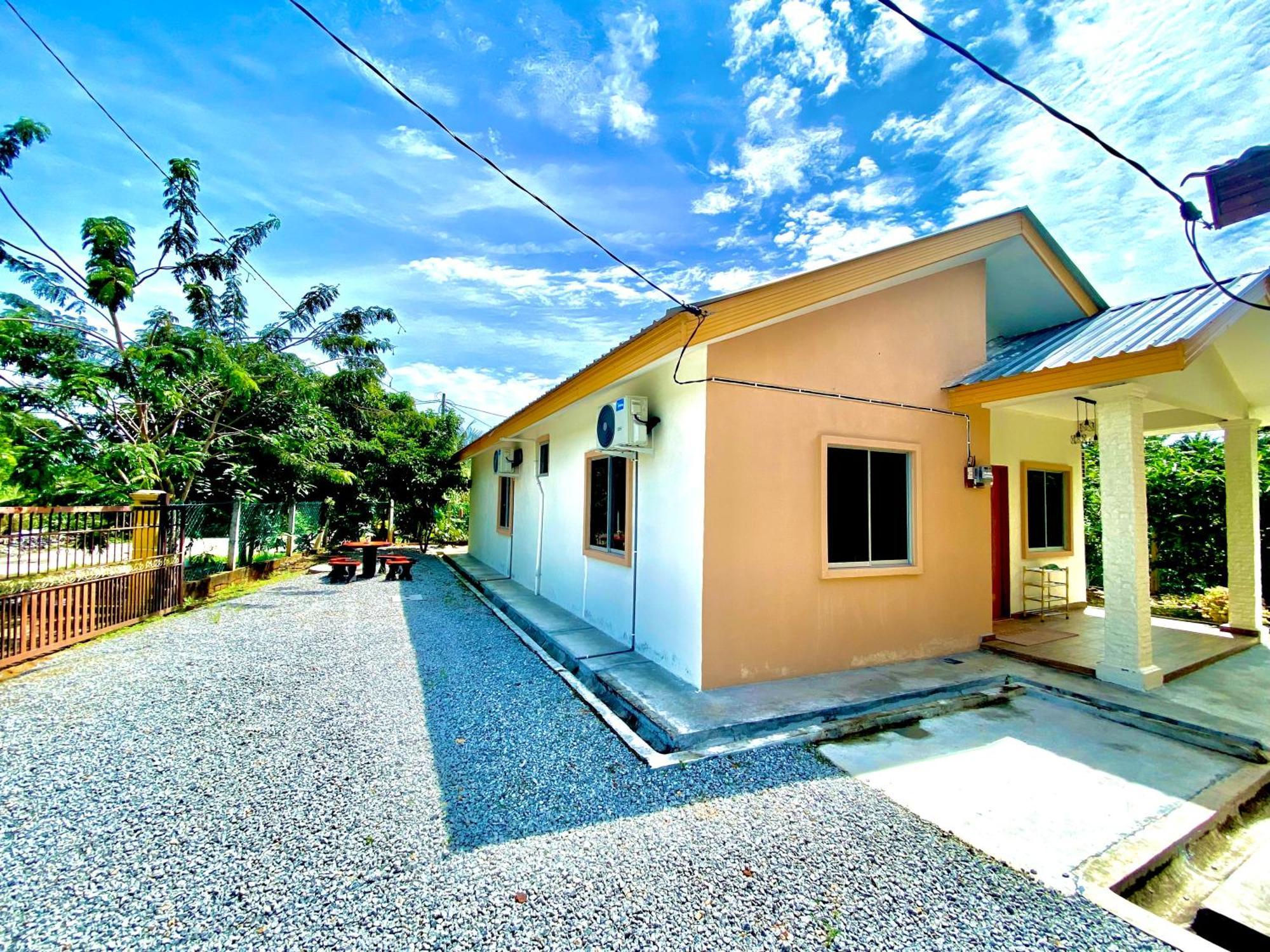 Raees Homestay Kampong Tanjong Minyak Экстерьер фото